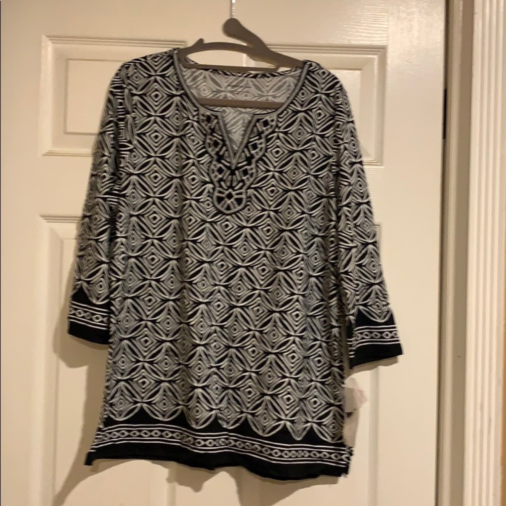 Black and white top